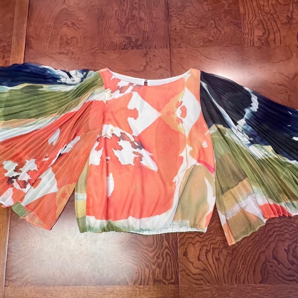 alice + olivia Beautiful Flow Top - Picture 3 of 4